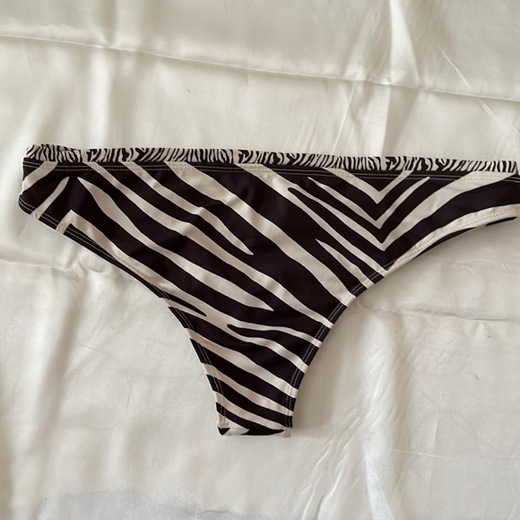 Touché Designer Two Piece Animal Print Bikini Size L - Picture 7 of 8